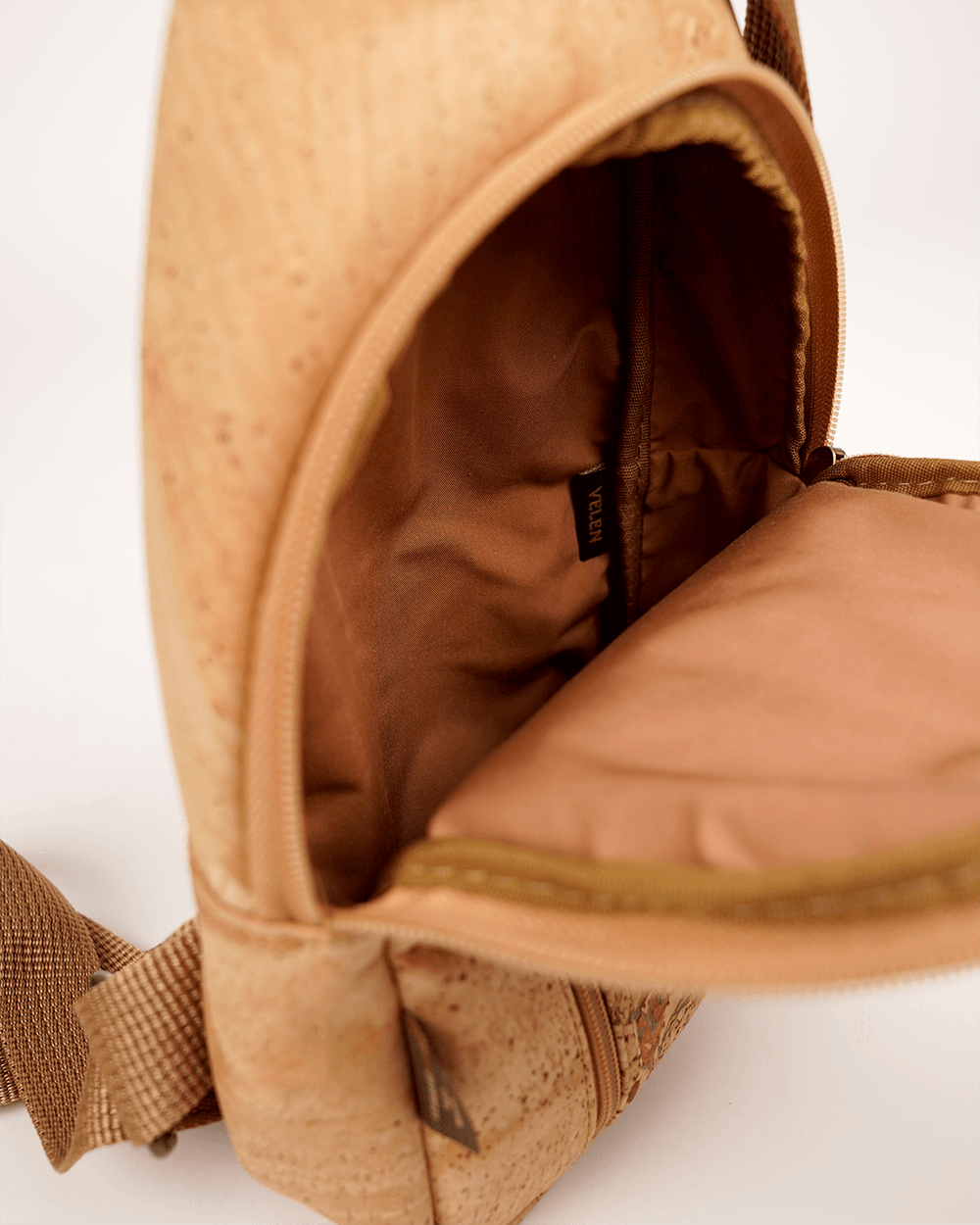 Bolsa de Peito em Cortiça Velen - Image 4